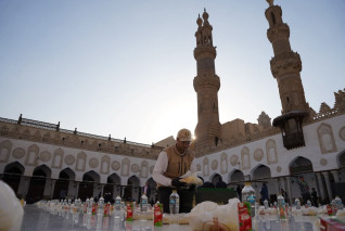 بيت الزكاة والصدقات يقدِّم 4000 وجبة إفطار للصائمين بالجامع الأزهر الخميس القادم