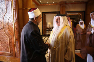رئيس جامعة القاهرة يترأس اجتماع لجنة الهوية البصرية للحرم الجامعي
