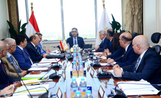 وزير التموين يعقد اجتماعًا مع الشركة “القابضة للصناعات الغذائية” لمتابعة الموقف التنفيذي للمخزون الاستراتيجي من السلع الأساسية