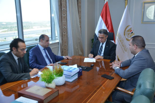 وزير التموين والتجارة الداخلية يلتقي بعدد من السادة أعضاء مجلسي النواب والشيوخ