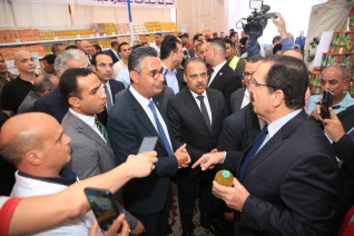 وزير التموين ومحافظ الشرقية يفتتحان سوق اليوم الواحد بالعاشر من رمضان