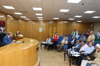 محافظ المنيا يؤكد: الالتزام بالجداول الزمنية للانتهاء من مشروعات مياه الشرب والصرف الصحي