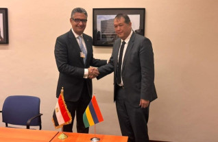 وزير التموين يبحث مع وزير التجارة في موريشيوس فرص التعاون في توريد السلع الأساسية وتفعيل آلية التعاون الحكومي المشترك