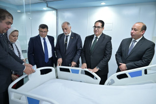 رئيس جامعة القاهرة يفتتح تجديد وحدة الغسيل البريتوني بمستشفى أبو الريش المنيرة بحضور قيادات برلمانية وأكاديمية بارزة