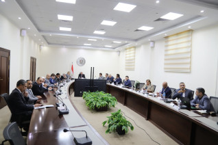 وزير التعليم العالي يعقد اجتماعًا مع ممثلي مؤسسة كلاريفيت لتعزيز التعاون المشترك