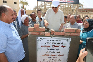 محافظ المنيا يتفقد مشروعات تعليمية  ويضع حجر أساس مدرسة جديدة ب بني مزار بالمنيا