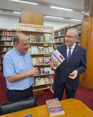 السفير التركي يهدى مكتبه القاهرة ثلاثه قرون