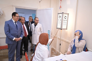 بدء توقيع الكشف الطبي على الطلاب الجدد بجامعة القاهرة
