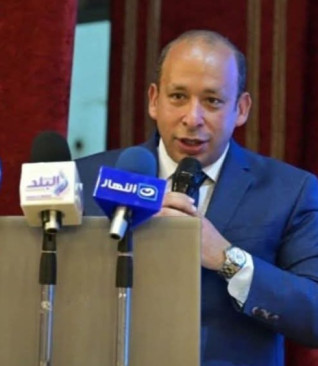 رئيس جامعة القاهرة يتلقى تقريرا حول مؤشرات الأداء ومعدلات الإشغال بمستشفيات قصر العيني