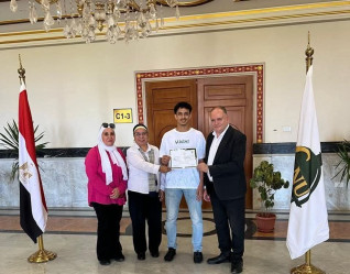 جامعة القاهرة الأهلية تعلن فوز الطالب سيف أحمد الشحات بالمركز الأول في بطولة الجامعة لتنس الطاولة للعام 2026/2025م