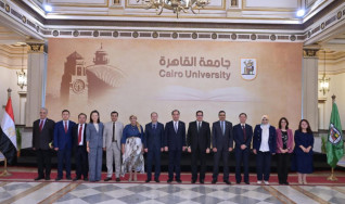 رئيس جامعة القاهرة يستقبل رئيس جامعة بكين لبحث تعزيز التعاون المشترك بين الجامعتين