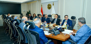 اجتماع برئاسة اللواء وليد أبو المجد لبحث إنشاء المركز اللوجيستي العالمي لتخزين وتوزيع الحبوب بميناء شرق بورسعيد