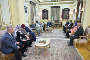 خطوة استراتيجية جديدة نحو اعتماد المعهد القومي للأورام : رئيس جامعة القاهرة يستقبل وفد الهيئة القومية ضمان جودة التعليم والاعتماد