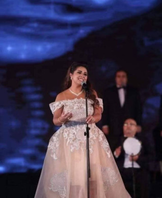 غنائيات جارة القمر على المسرح الكبير