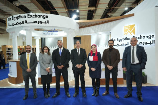 إسلام عزام يفتتح جناح البورصة المصرية في معرض الكتاب 2026م