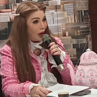 الموروث الشعبي وأدب الطفل … قراءة فكرية عميقة في ندوة بمعرض القاهرة الدولي للكتاب كتب - محمود الهندي   في إطار فعاليات الدورة السابعة والخمسين من معرض القاهرة الدولي للكتاب، استضافت قاعة «الندوات المتخصصة» ندوة فكرية موسعة بعنوان «توظيف الموروث الشعبي في 