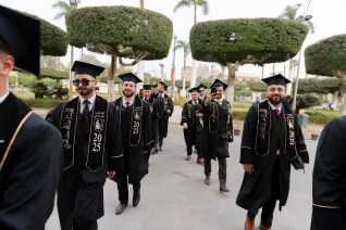 طب قصر العيني تحتفل بتخريج الدفعة 194من الطلاب الوافدين