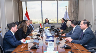 وزير التموين والتجارة الداخلية يعقد اجتماعًا مع مؤسسة حياة كريمة لتعزيز العمل المشترك