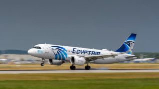 مصر للطيران تعلّق رحلاتها إلى 13 مدينة بالمنطقة بسبب التطورات الإقليمية