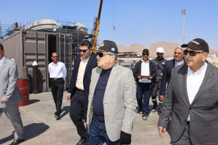 الفريق أسامة ربيع يتفقد شركة ترسانة جنوب البحر الأحمر للوقوف على مستجدات أعمال بناء القاطرات البحرية وسفن الصيد