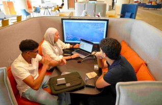 إعادة فتح مكتبه الجامعة الأمريكية بالقاهرة الجديدة