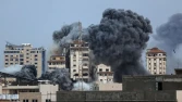 إسرائيل تشن غارات جوية وبحرية على قطاع غزة والمقاومة الفلسطينية ترد بإطلاق الصواريخ