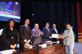 رئيس جامعة القاهرة يكرم الفائزين في مهرجان الجامعة للعروض المسرحية الطويلة وفي مهرجان "إبداع 13"